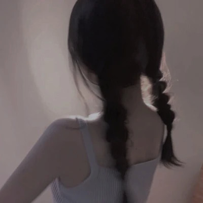 高清氛围感的女生微信头像图片(18张)