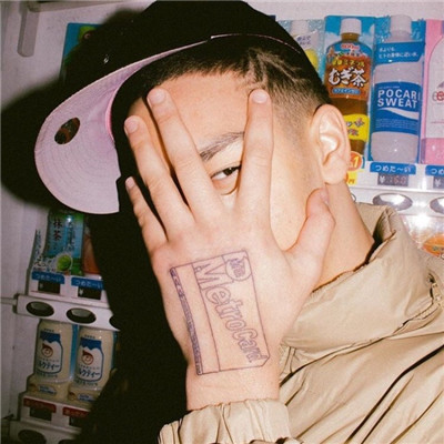 最新版2023男生超拽帅气头像(优选18张)