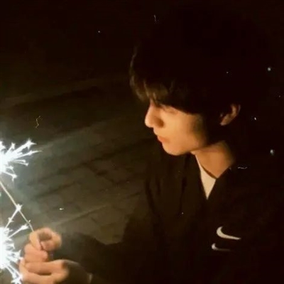 高级感十足的头像男(共18张)