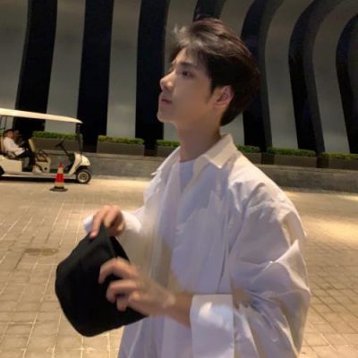 高级感十足的头像男(共18张)