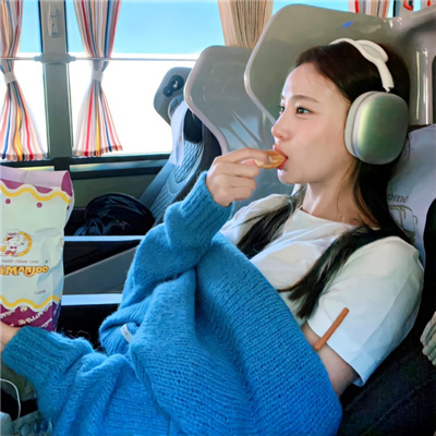 冷清氛围感女头真人小众(共18张)