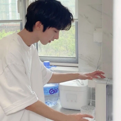 2023年最火爆的男生头像(18张)