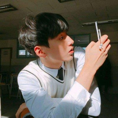 高级感拉满的头像男(18张)