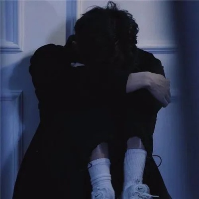 很丧很抑郁的男头像真人(精选18张)