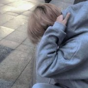 很丧很抑郁的男头像真人(精选18张)