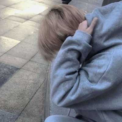 很丧很抑郁的男头像真人(精选18张)