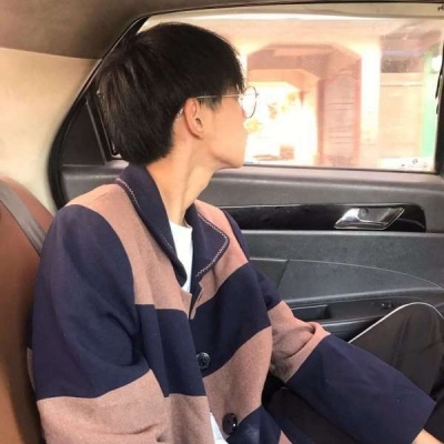 很丧很抑郁的男头像真人(精选18张)