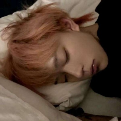 很丧很抑郁的男头像真人(精选18张)