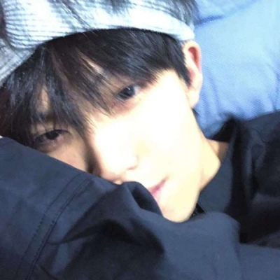 很丧很抑郁的男头像真人(精选18张)