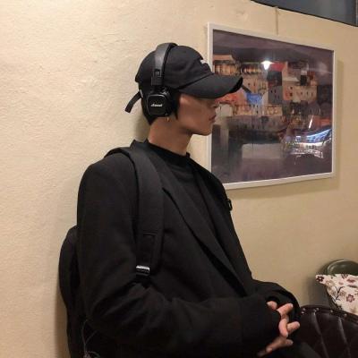 很丧很抑郁的男头像真人(精选18张)