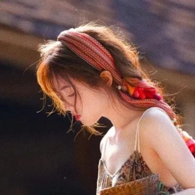 让人忍不住多看几眼的温柔女头像(20张)