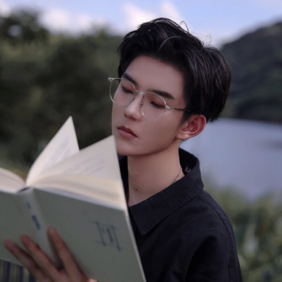 帅到炸裂的氛围感男生好看头像(共18张)