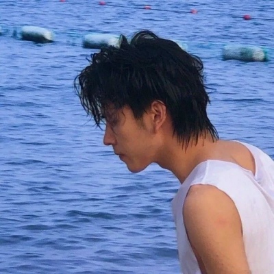 帅到炸裂的氛围感男生好看头像(共18张)