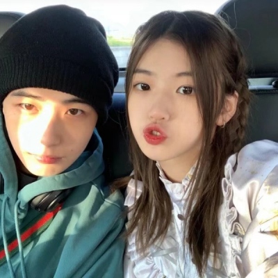 最新潮流个性情侣头像一对两张(18张)