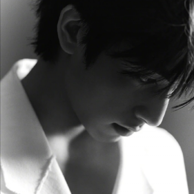 黑白系列超拽男生头像(优选13张)