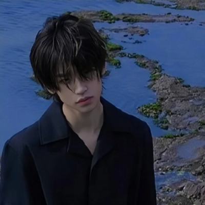 黑白系列超拽男生头像(优选13张)