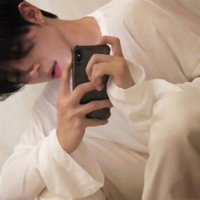 干净唯美的气质帅哥头像图片(共18张)