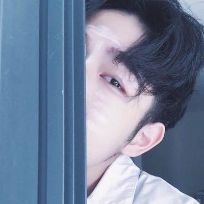 干净唯美的气质帅哥头像图片(共18张)