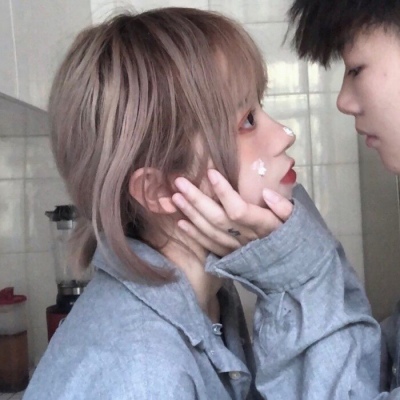 情侣拥抱在一起超级甜的头像图片大全(优选20张)