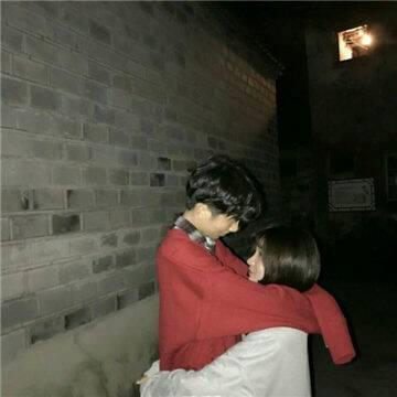 情侣拥抱在一起超级甜的头像图片大全(优选20张)