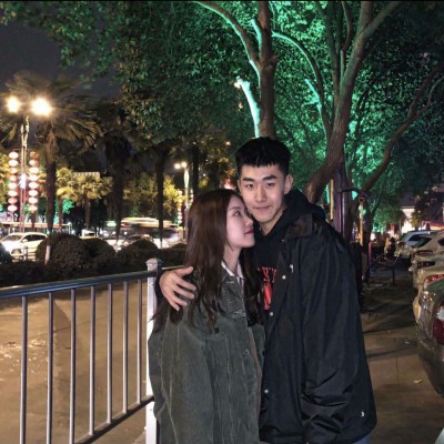 最新情侣拥抱的头像图片(共18张)