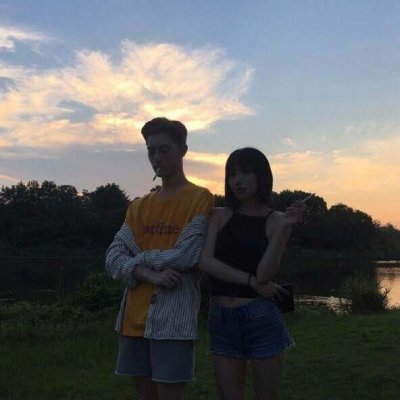 拥抱在一起的情侣头像图片(精选18张)