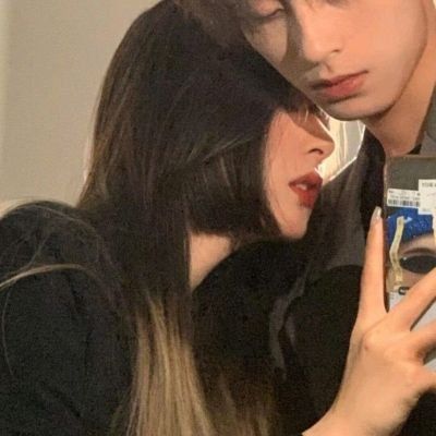 拥抱在一起的情侣头像图片(精选18张)