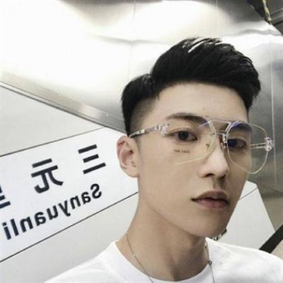 帅气清新的男生头像图片(精选18张)