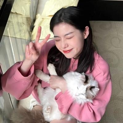 好看网红头像女生高清头像图片(共18张)