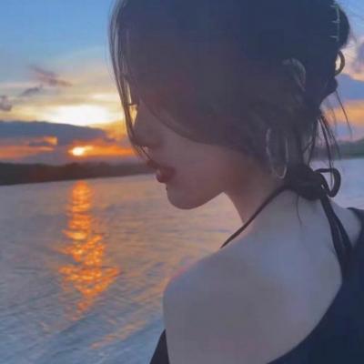 好看网红头像女生高清头像图片(共18张)