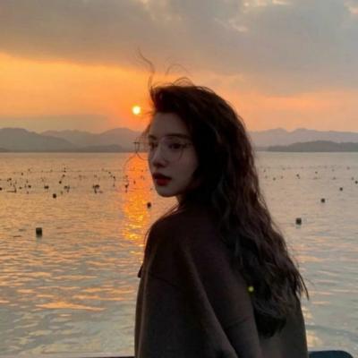 好看网红头像女生高清头像图片(共18张)