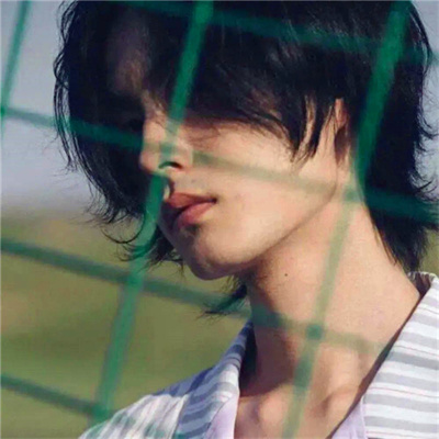 抖音上很火的男头像图片(18张)