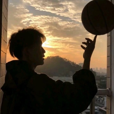 抖音上很火的男头像图片(18张)