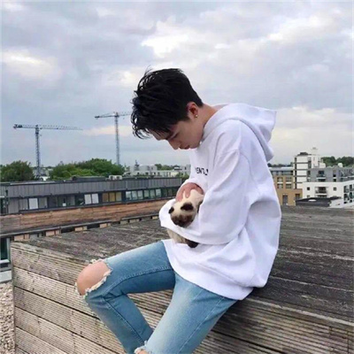 抖音上很火的男头像图片(18张)