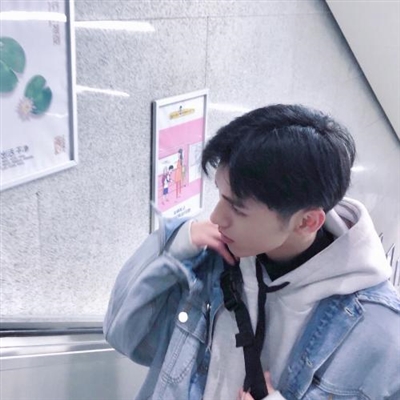 非常难发现的情侣头像一人一张(优选18张)