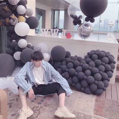 非常难发现的情侣头像一人一张(优选18张)