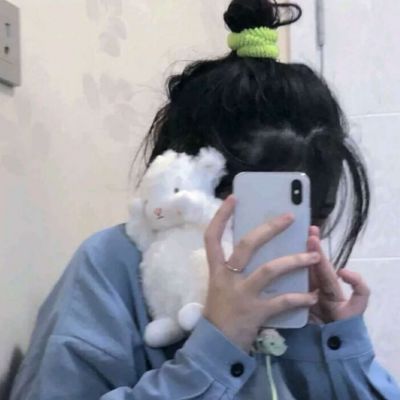 ins风雾霾蓝治愈系女生头像(精选16张)