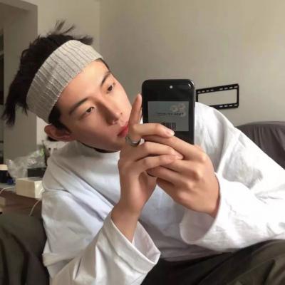 帅气伤感的男生侧脸头像图片大全(精选18张)