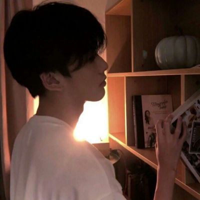 帅气伤感的男生侧脸头像图片大全(精选18张)