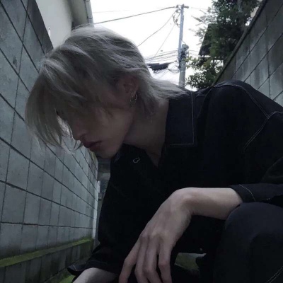 一个孤独的人适合用什么头像(优选18张)