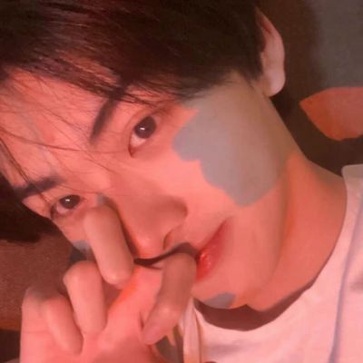 颓废男生欧美风格头像图片(共18张)