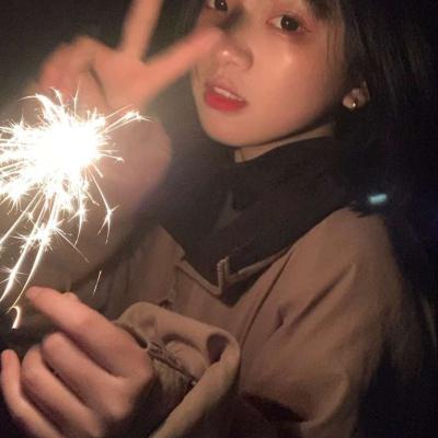 特别颓废丧的女生头像图片(共16张)