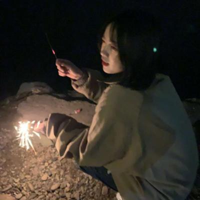 特别颓废丧的女生头像图片(共16张)