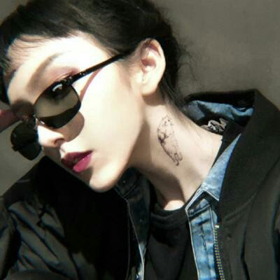 超好看的女生戴墨镜头像大全(16张)