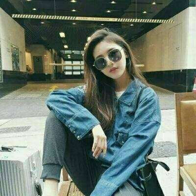 超好看的女生戴墨镜头像大全(16张)