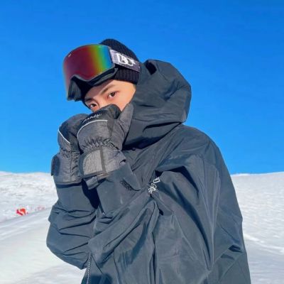 超级帅气的冷酷风格的男头像图片(优选20张)