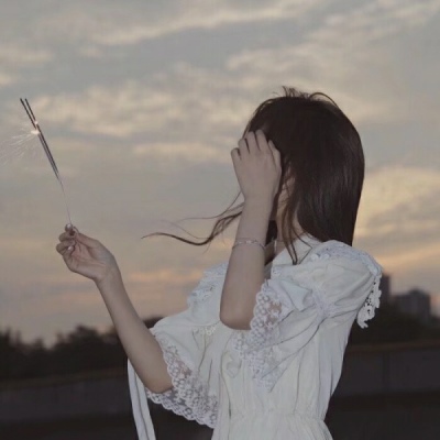 2023最火微博女生头像图片(精选18张)