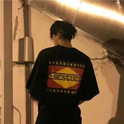 高清好看的帅气冷酷男生背影头像图片大全(共16张)