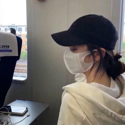 超伤感颓废女生头像(精选18张)