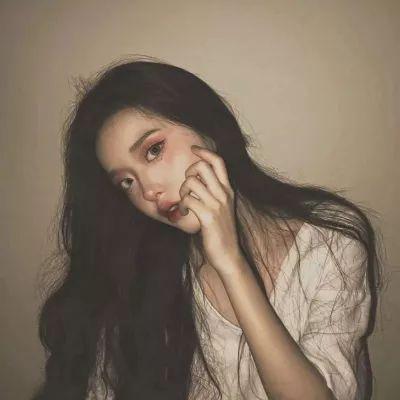 超伤感颓废女生头像(精选18张)